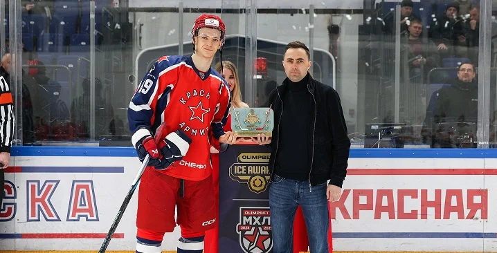 OLIMPBET вручил награду победителю OLIMPBET ICE AWARDS в номинации «Кепки долой» OLIMPBET вручил награду победителю OLIMPBET ICE AWARDS в номинации «Кепки долой»