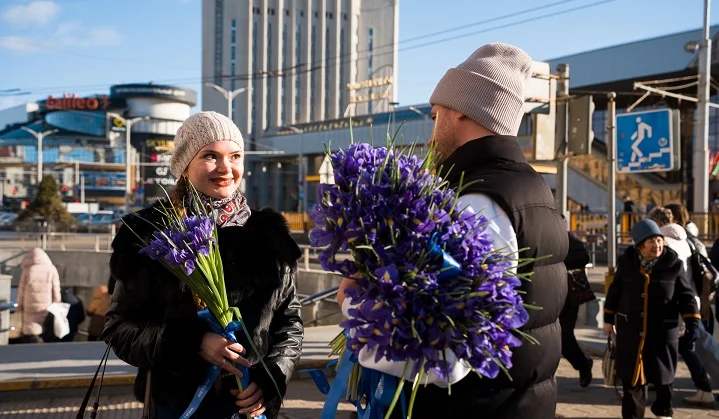 Уже слышали? Betera с блогерами раздала сотни ирисов в Минске и регионах