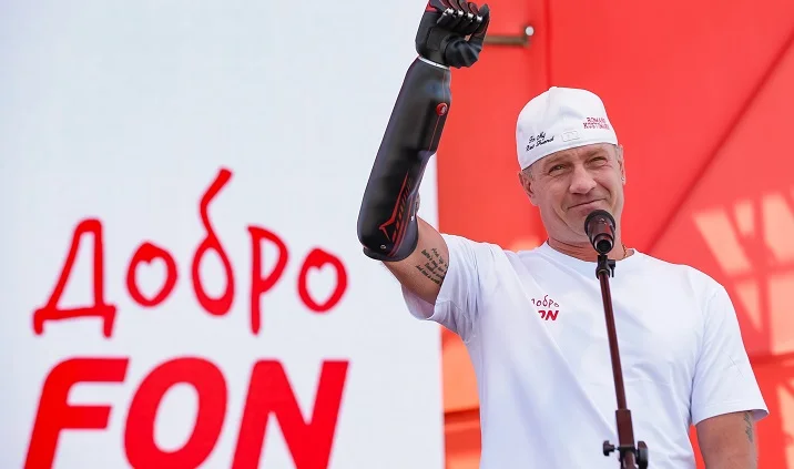 Роман Костомаров - открыл Парижский полумарафон Роман Костомаров - открыл Парижский полумарафон