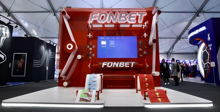 Fonbet представил уникальный – вышитый стенд на форуме РСД-2025