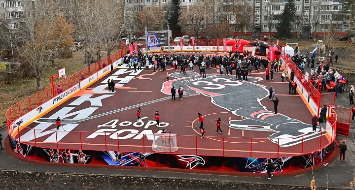 В Омске открылась хоккейная площадка имени Максима Сушинского
