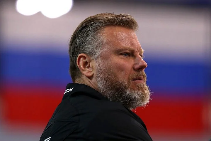 Дмитрий Рябыкин: «Я не думаю, что надо сильно менять систему Хартли в «Авангарде», если она приносит результат. Мы с ним часто на связи» Дмитрий Рябыкин: «Я не думаю, что надо сильно менять систему Хартли в «Авангарде», если она приносит результат. Мы с ним часто на связи»