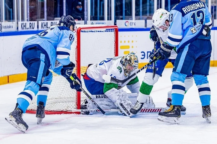 «Салават Юлаев» потерпел четвертое поражение подряд, уступив «Сибири» «Салават Юлаев» потерпел четвертое поражение подряд, уступив «Сибири»