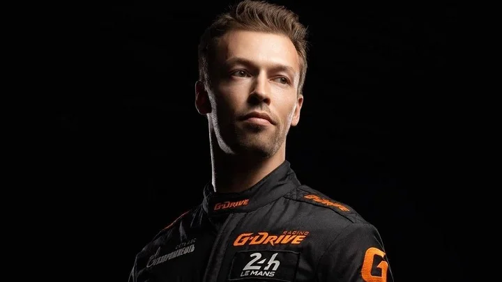 Райкконен сошел с трассы после аварии в дебютной гонке NASCAR
