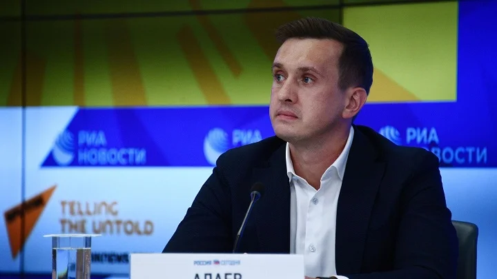Алаев рассказал о решении отдать «Газпром-медиа» права на показ матчей РПЛ без тендера Алаев рассказал о решении отдать «Газпром-медиа» права на показ матчей РПЛ без тендера