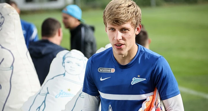 Фанаты «Зенита» назвали Одоевского лучшим игроком матча с «Ахматом», в котором он был удален в первом тайме