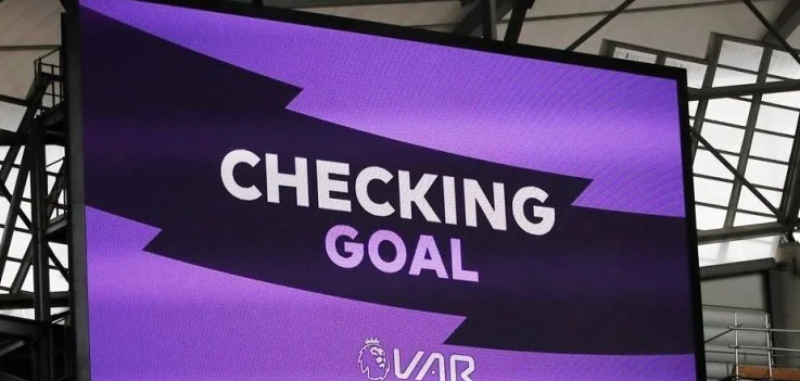 Массовая истерия. Фанаты АПЛ ненавидят VAR