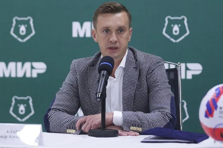 Александр Алаев: «К разговору о расширении РПЛ: многие команды из первой пятерки ФНЛ с большим трудом проходят процесс лицензирования. Ну о чем мы говорим?» Александр Алаев: «К разговору о расширении РПЛ: многие команды из первой пятерки ФНЛ с большим трудом проходят процесс лицензирования. Ну о чем мы говорим?»