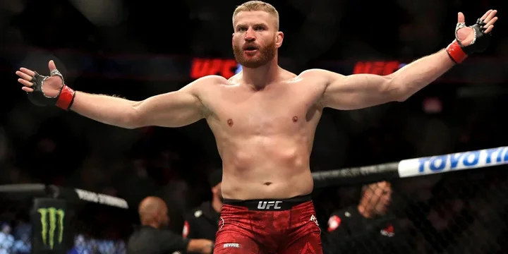 У чемпиона UFC угнали машину