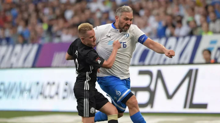 Игрок «Амкала» про Овечкина: «Знал, что буду с ним на фланге, и готовил силовой прием. В итоге сам отлетел. Но он крепкий просто» Игрок «Амкала» про Овечкина: «Знал, что буду с ним на фланге, и готовил силовой прием. В итоге сам отлетел. Но он крепкий просто»