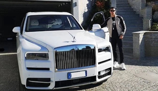 Криштиану Роналду купил новый автомобиль Криштиану Роналду купил новый автомобиль