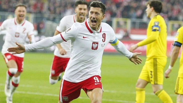 Левандовски забил первый гол на чемпионатах мира Левандовски забил первый гол на чемпионатах мира