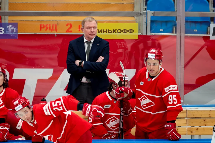 Алексей Жамнов после 1:3 с «Авангардом»: «Играть от обороны мы не будем» Алексей Жамнов после 1:3 с «Авангардом»: «Играть от обороны мы не будем»