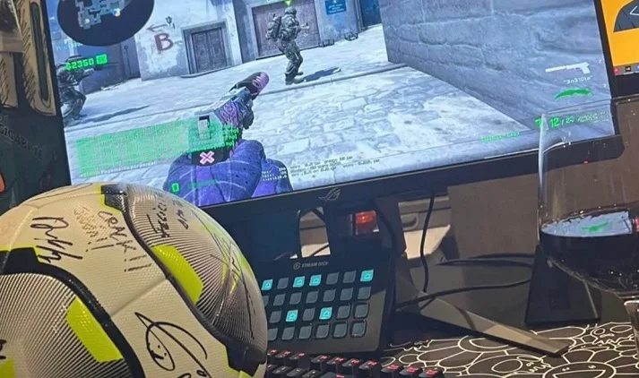 Через несколько часов после матча с «Клермоном» Неймар сыграл в CS:GO