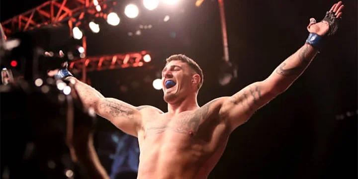Аспиналл о дю Плесси: «Один из самых умных бойцов UFC» Аспиналл о дю Плесси: «Один из самых умных бойцов UFC»