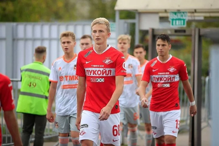 Хавбек «Спартака» Руслан Литвинов о борьбе с «Зенитом»: «Нам нужно продолжать в том же духе и не оглядываться ни на кого» Хавбек «Спартака» Руслан Литвинов о борьбе с «Зенитом»: «Нам нужно продолжать в том же духе и не оглядываться ни на кого»