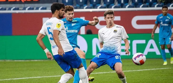 «Сочи», играя вдесятером, ведет 2:0 к концу второго тайма матча с «Динамо» «Сочи», играя вдесятером, ведет 2:0 к концу второго тайма матча с «Динамо»