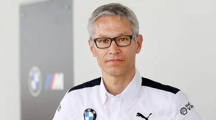 Руководитель «Астон Мартин»: «Феттель выбыл из-за слишком рьяной атаки Шумахера» Руководитель «Астон Мартин»: «Феттель выбыл из-за слишком рьяной атаки Шумахера»