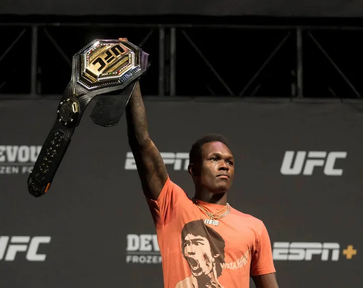 Чемпион UFC Исраэль Адесанья: «С огромным нетерпением жду боя с Алексом Перейрой. Мне нравится, когда люди говорят о том, что ему еще рано драться со мной»