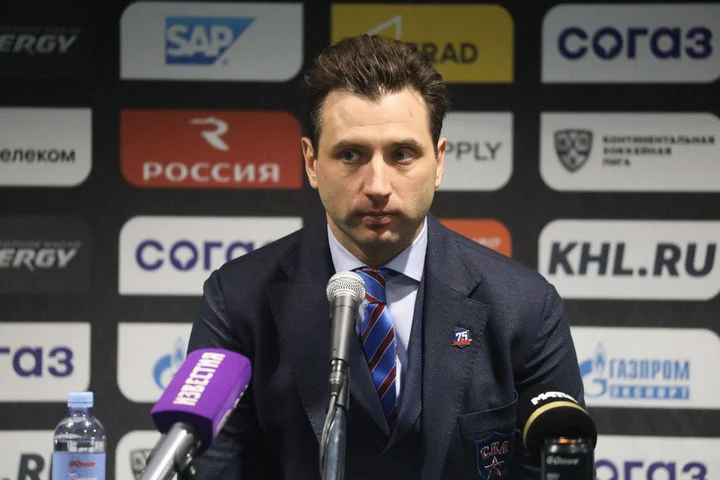 Роман Ротенберг о возможной встрече с ЦСКА: «Нам абсолютно без разницы, с кем играть. Чтобы взять Кубок Гагарина, нужно победить всех» Роман Ротенберг о возможной встрече с ЦСКА: «Нам абсолютно без разницы, с кем играть. Чтобы взять Кубок Гагарина, нужно победить всех»