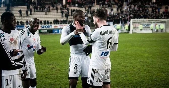 "Амьен" - "Дижон" "Амьен" - "Дижон"