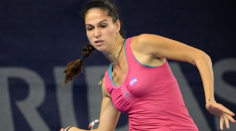 Клара Бюрель – Изабелла Шиникова. Прогноз на матч WTA Анже (9 декабря 2021 года)