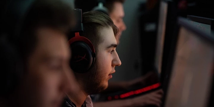Fnatic Rising — NAVI Junior. Прогноз на матч CS:GO (7 января 2022 года) Fnatic Rising — NAVI Junior. Прогноз на матч CS:GO (7 января 2022 года)