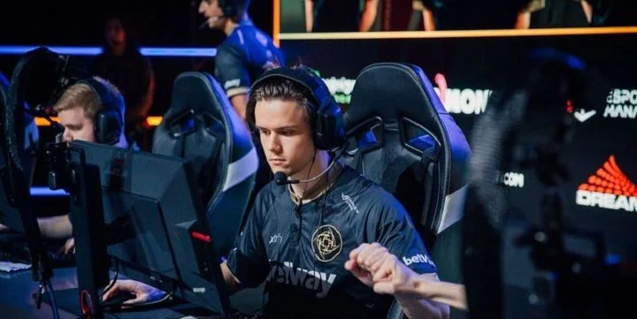 Ninjas in Pyjamas - MOUZ Ninjas in Pyjamas - MOUZ