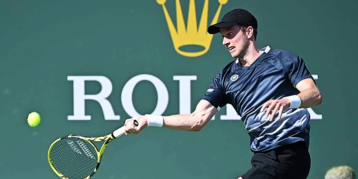 Ботик Ван де Зандшульп - Брендон Накашима Ботик Ван де Зандшульп - Брендон Накашима
