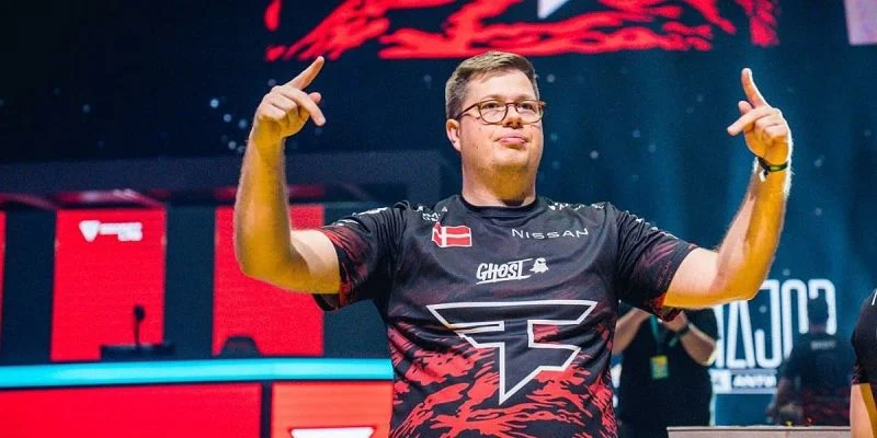 FaZe Clan – Heroic. Прогноз и ставки на матч Сounter-Strike 2 (13 декабря 2023 года) FaZe Clan – Heroic. Прогноз и ставки на матч Сounter-Strike 2 (13 декабря 2023 года)