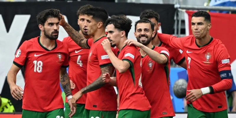 Грузия — Португалия. Прогноз (кф 2.90) и ставки на матч чемпионата Европы (26 июня 2024 года) Грузия — Португалия. Прогноз (кф 2.90) и ставки на матч чемпионата Европы (26 июня 2024 года)