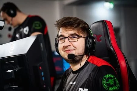 mouz NXT - Aurora Гейминг