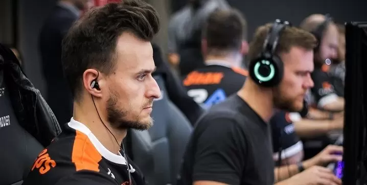 Virtus.pro - iGame. Прогноз и ставки на CS:GO (18.07.2018)