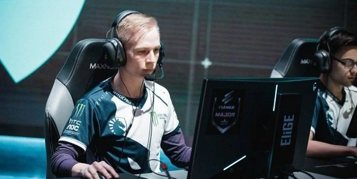 Liquid - HellRaisers Liquid - HellRaisers