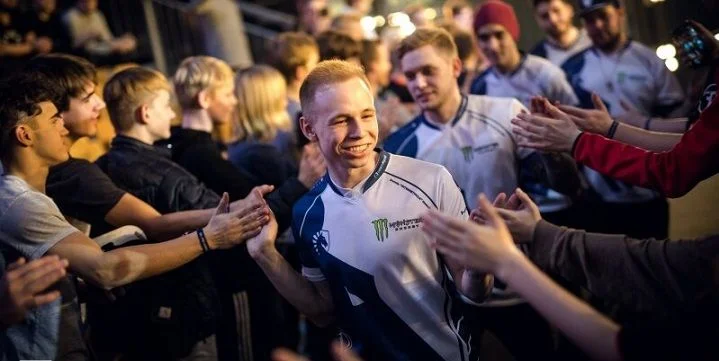 Astralis - Liquid. Прогноз на CS:GO (09.12.2018) Astralis - Liquid. Прогноз на CS:GO (09.12.2018)
