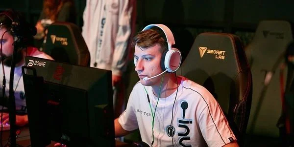 Invictus Gaming - Na'Vi Junior Invictus Gaming - Na'Vi Junior