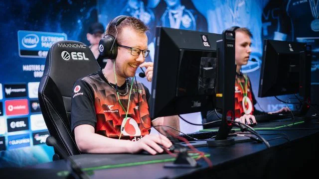 MOUZ - Fnatic MOUZ - Fnatic