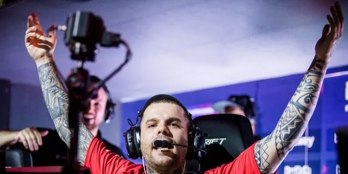 Giants - x6tence Giants - x6tence