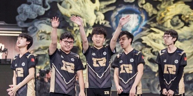 Top Esports - Royal Never Give Up Top Esports - Royal Never Give Up