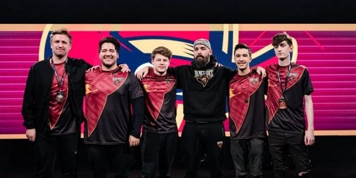 100 Thieves - Chaos Esports Club 100 Thieves - Chaos Esports Club