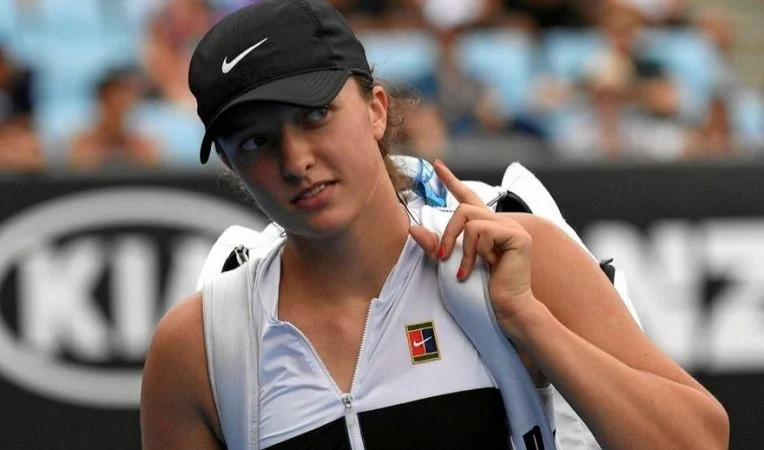 Ига Свёнтек – Фиона Ферро. Прогноз на матч WTA Австралиан Оупен (12 февраля 2021 года)