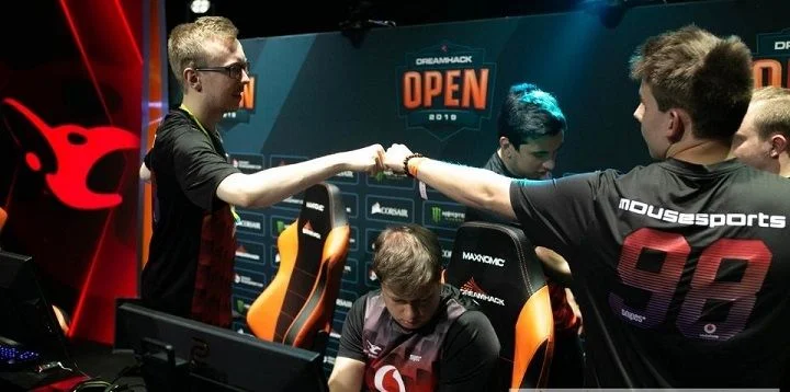 MOUZ - Fnatic MOUZ - Fnatic